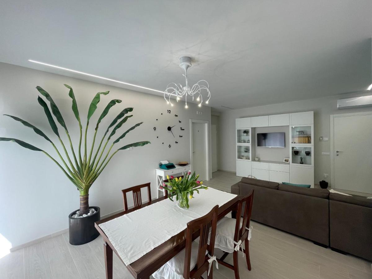 Otium Rooms / Camere E Appartamenti Morrovalle Exterior foto
